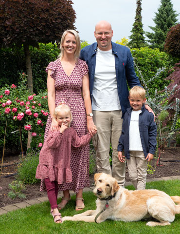 Familie Schute mit Hund